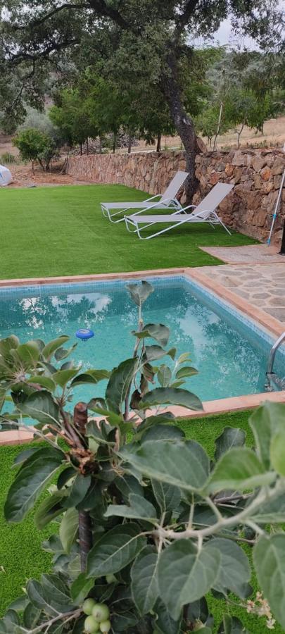 apartamentos turisticos la gitanilla Los Navalucillos Exterior foto