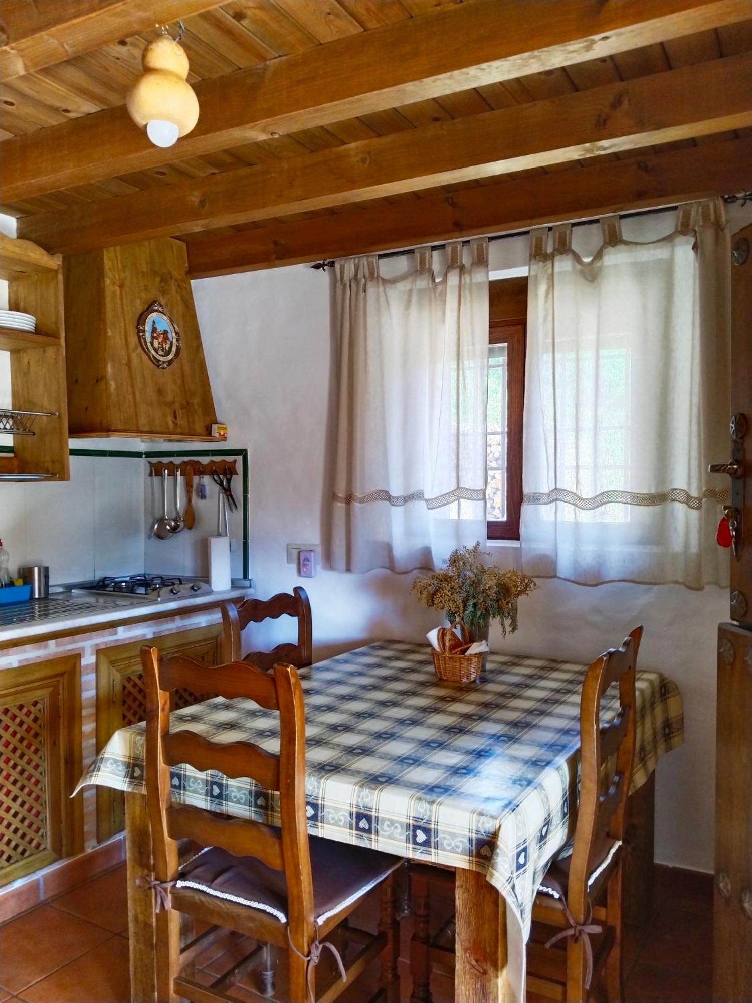 apartamentos turisticos la gitanilla Los Navalucillos Exterior foto